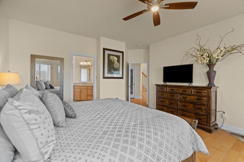 Dandridge, Tennessee, 37725, United States, 5 Bedrooms Bedrooms, ,4.5 BathroomsBathrooms,Residential,Forsale,1962203