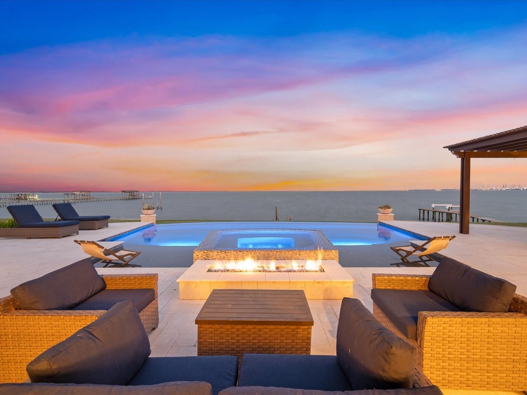 La Porte, Texas, 77571, United States, 4 Bedrooms Bedrooms, ,3.5 BathroomsBathrooms,Residential,Forsale,1973422