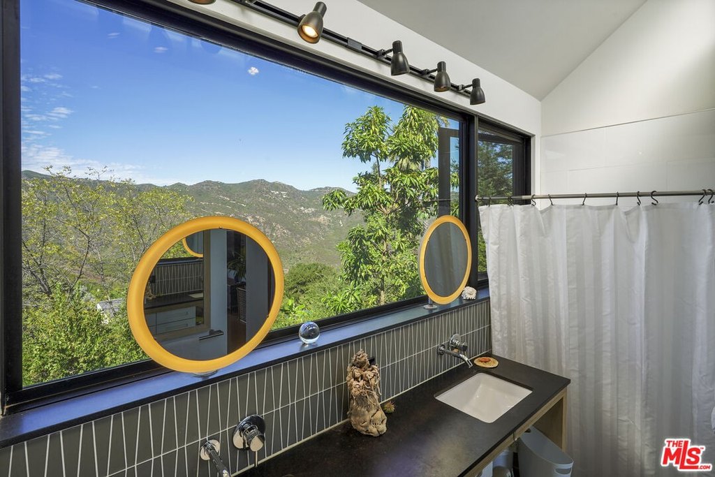 Malibu, California, 90265, United States, 3 Bedrooms Bedrooms, ,2.5 BathroomsBathrooms,Residential,Forsale,2001436