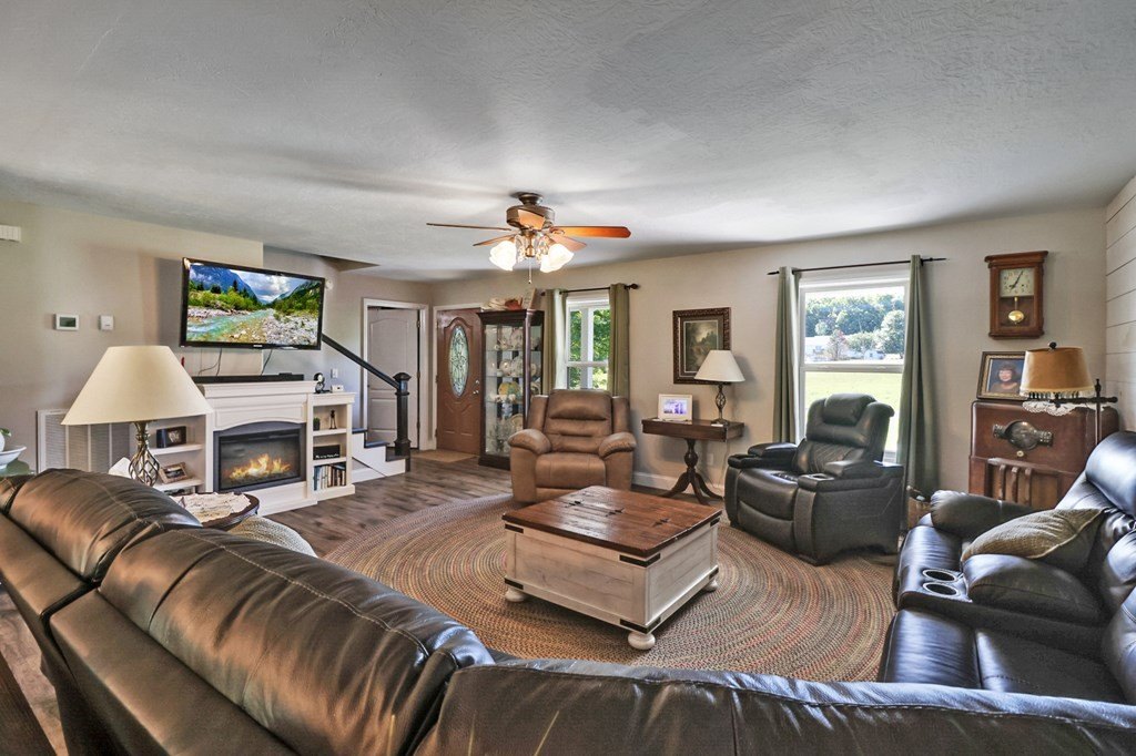 Jamestown, Tennessee, 38556, United States, 3 Bedrooms Bedrooms, ,2 BathroomsBathrooms,Residential,Forsale,1968518