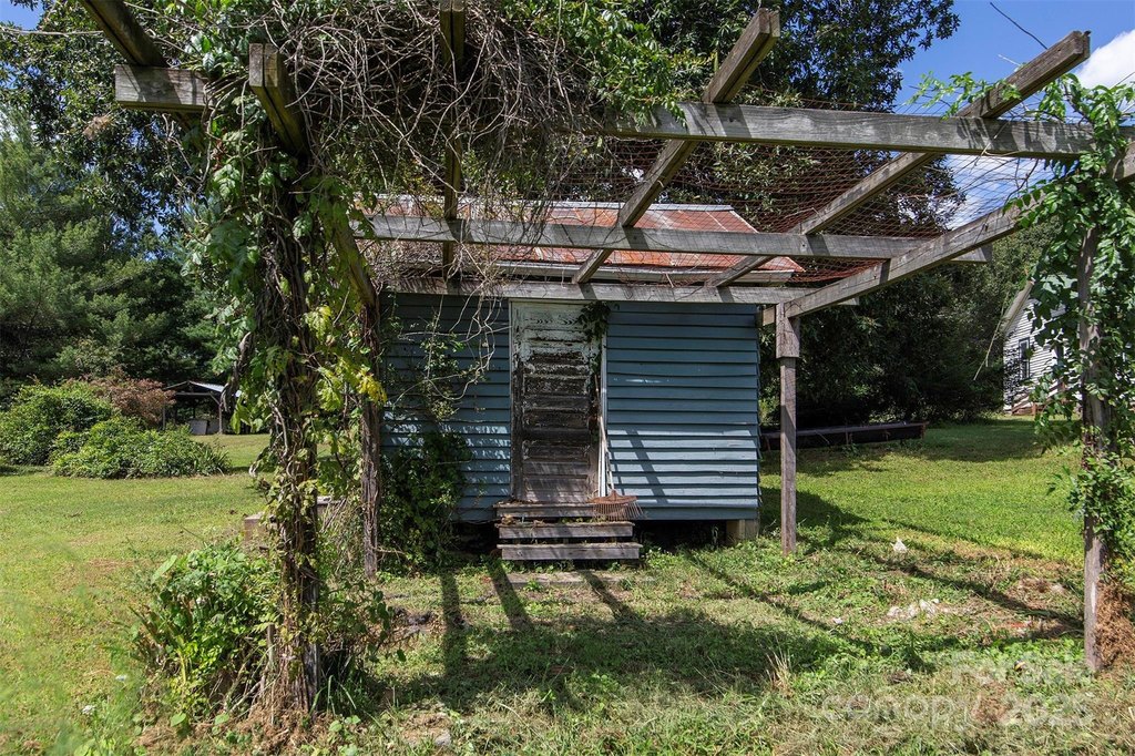 Vale, North Carolina, 28168, United States, 4 Bedrooms Bedrooms, ,1 BathroomBathrooms,Residential,Forsale,1985976