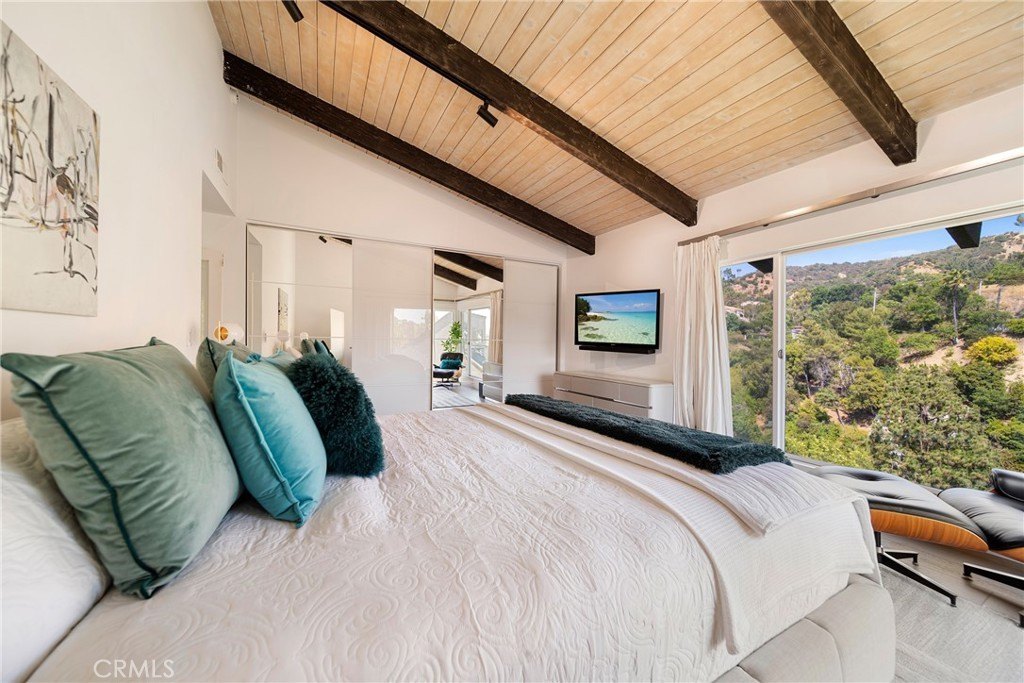 Los Angeles, California, 90046, United States, 3 Bedrooms Bedrooms, ,2 BathroomsBathrooms,Residential,Forsale,1985943