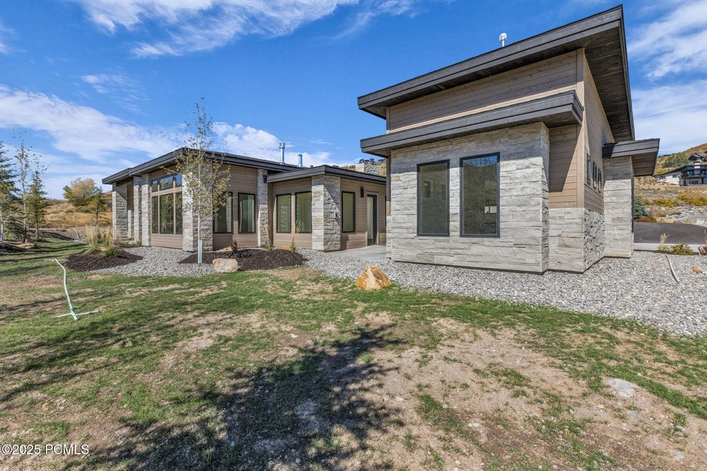 Kamas, Utah, 84036, United States, 4 Bedrooms Bedrooms, ,4.5 BathroomsBathrooms,Residential,Forsale,1994170