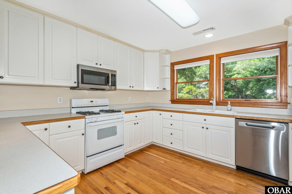 Kill Devil Hills, North Carolina, 27948, United States, 3 Bedrooms Bedrooms, ,3 BathroomsBathrooms,Residential,Forsale,1993772