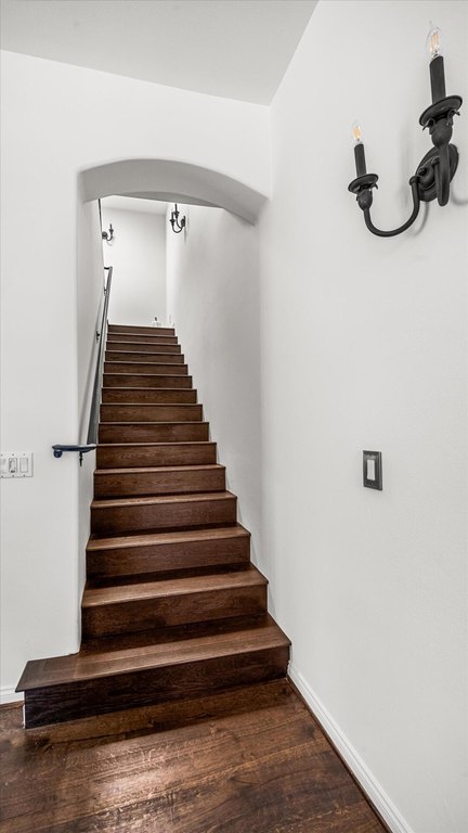 SANTA BARBARA, California, 93101, United States, 2 Bedrooms Bedrooms, ,2.5 BathroomsBathrooms,Residential,Forsale,2004320