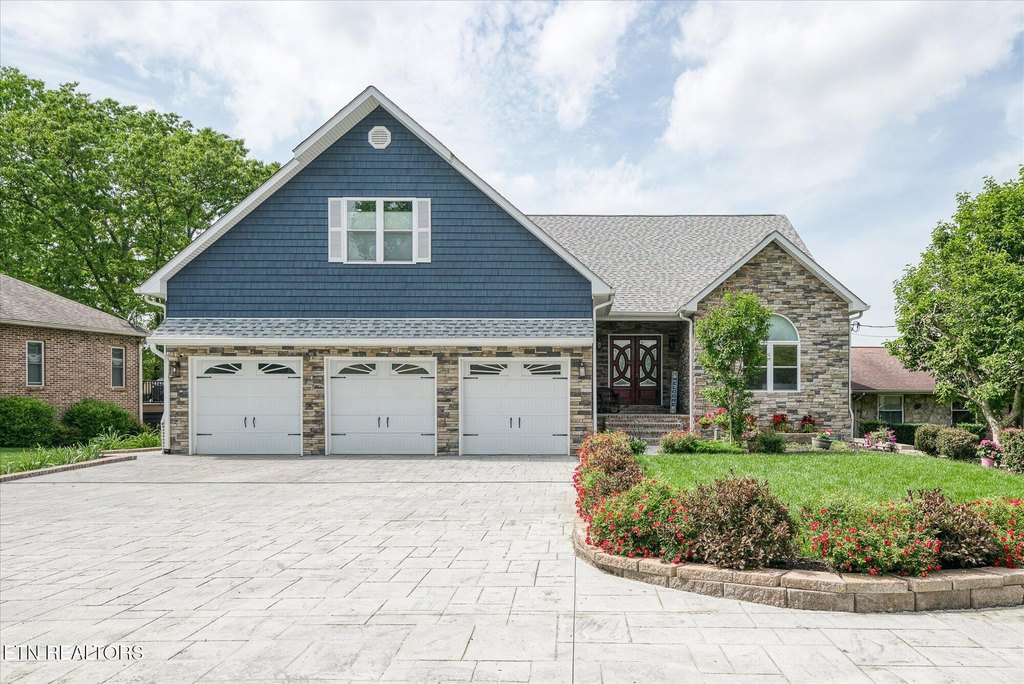 Crossville, Tennessee, 38572, United States, 3 Bedrooms Bedrooms, ,3.5 BathroomsBathrooms,Residential,Forsale,1886022