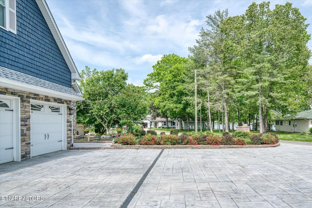 Crossville, Tennessee, 38572, United States, 3 Bedrooms Bedrooms, ,3.5 BathroomsBathrooms,Residential,Forsale,1886022