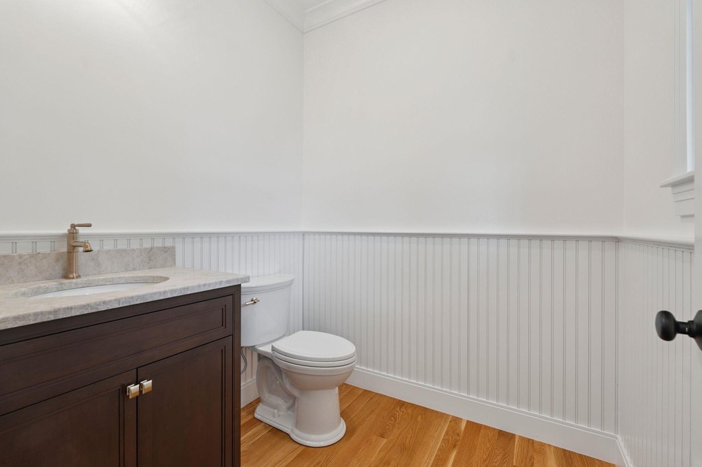 Kittery, Maine, 03905, United States, 4 Bedrooms Bedrooms, ,2.5 BathroomsBathrooms,Residential,Forsale,1968473