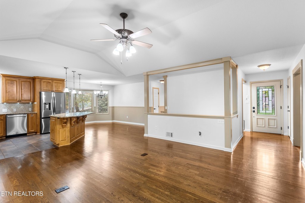 Loudon, Tennessee, 37774, United States, 4 Bedrooms Bedrooms, ,3 BathroomsBathrooms,Residential,Forsale,1971863