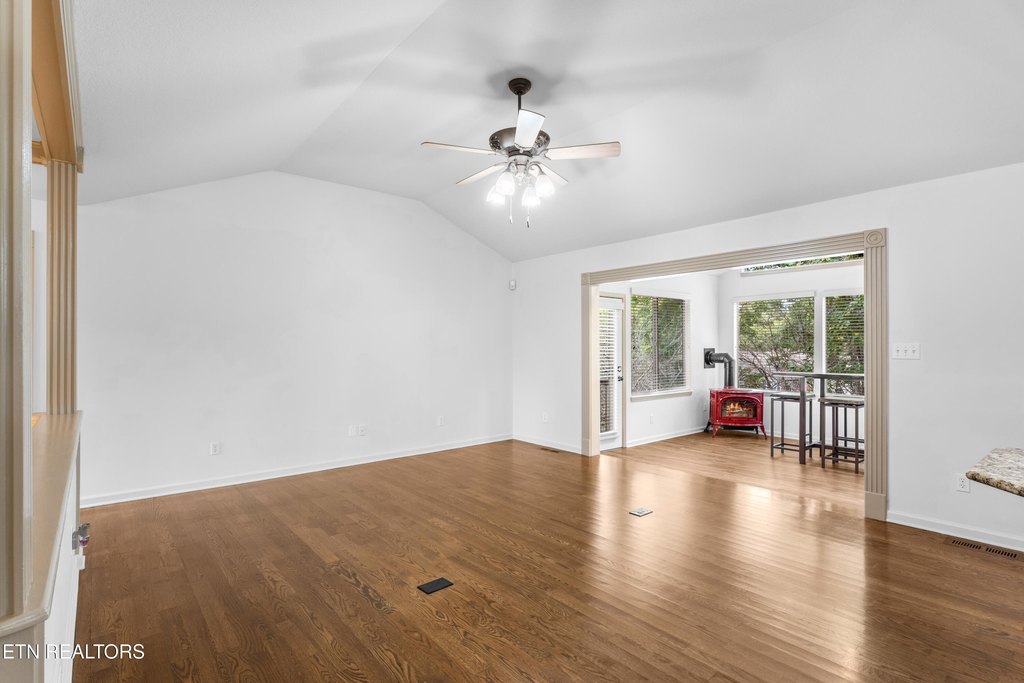 Loudon, Tennessee, 37774, United States, 4 Bedrooms Bedrooms, ,3 BathroomsBathrooms,Residential,Forsale,1971863