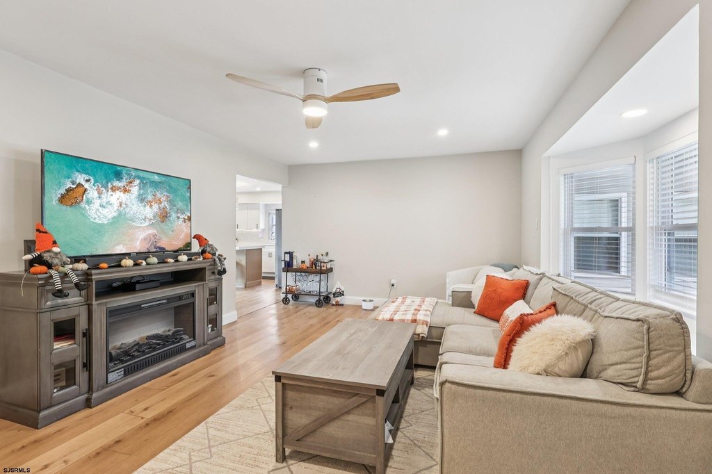 Somers Point, New Jersey, 08244, United States, 3 Bedrooms Bedrooms, ,2 BathroomsBathrooms,Residential,Forsale,1960204