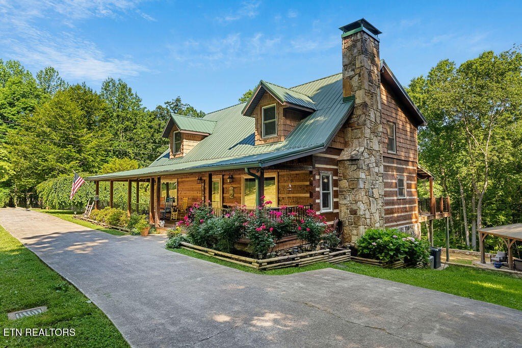 Lenoir City, Tennessee, 37771, United States, 4 Bedrooms Bedrooms, ,3.5 BathroomsBathrooms,Residential,Forsale,1960213