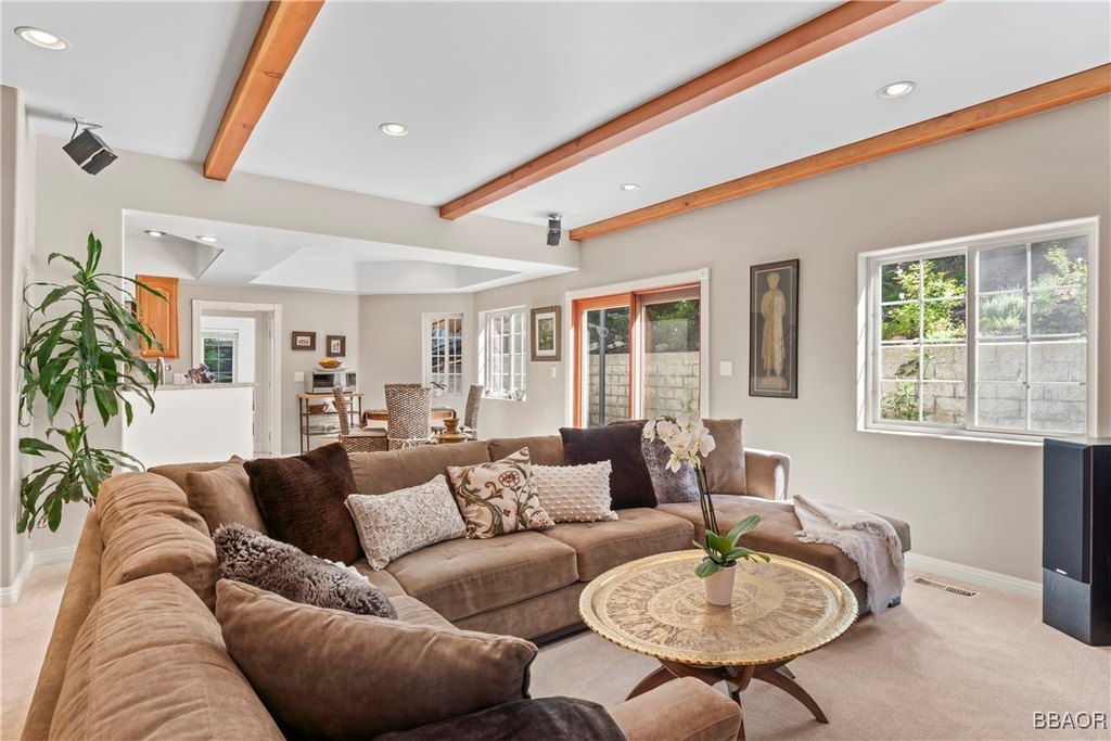 Lake Arrowhead, California, 92317, United States, 4 Bedrooms Bedrooms, ,4 BathroomsBathrooms,Residential,Forsale,1886288