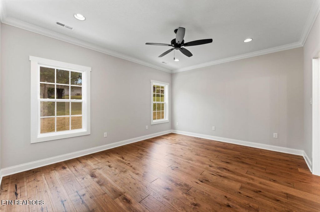 Lenoir City, Tennessee, 37771, United States, 5 Bedrooms Bedrooms, ,3.5 BathroomsBathrooms,Residential,Forsale,1999349