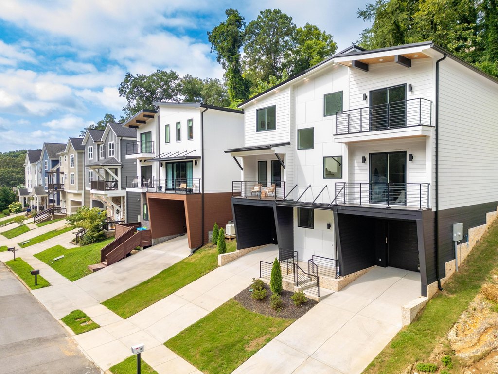 Chattanooga, Tennessee, 37405, United States, 4 Bedrooms Bedrooms, ,4.5 BathroomsBathrooms,Residential,Forsale,2009592