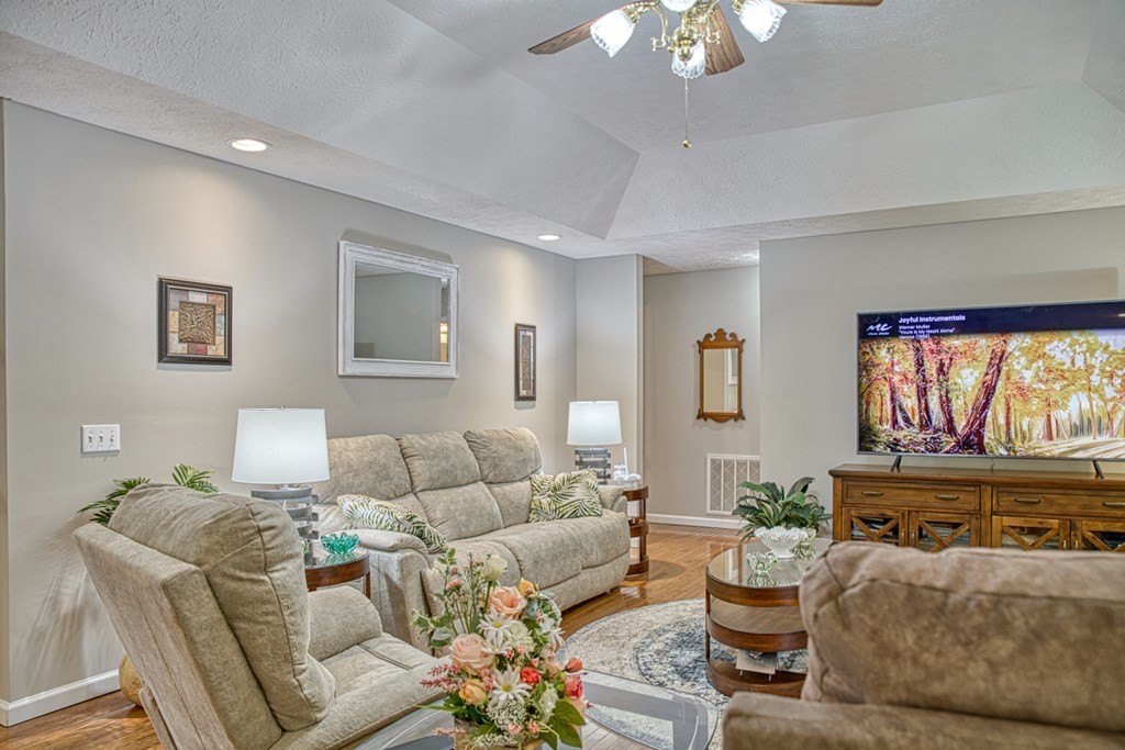 Cookeville, Tennessee, 38506, United States, 3 Bedrooms Bedrooms, ,2 BathroomsBathrooms,Residential,Forsale,2010951