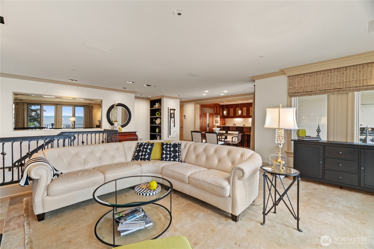 Kirkland, Washington, 98033, United States, 3 Bedrooms Bedrooms, ,3 BathroomsBathrooms,Residential,Forsale,1965877