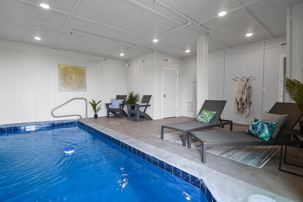 Sevierville, Tennessee, 37862, United States, 3 Bedrooms Bedrooms, ,6.5 BathroomsBathrooms,Residential,Forsale,2011936