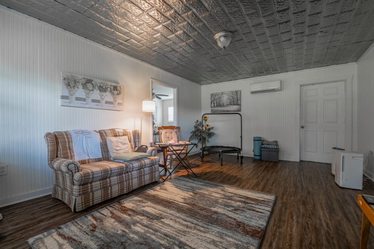 Calhoun, Georgia, 30701, United States, 5 Bedrooms Bedrooms, ,4 BathroomsBathrooms,Residential,Forsale,1963598