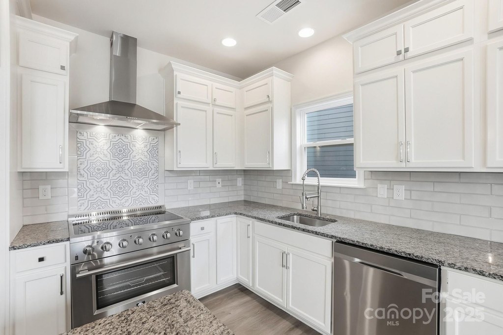 Charlotte, North Carolina, 28278, United States, 4 Bedrooms Bedrooms, ,3.5 BathroomsBathrooms,Residential,Forsale,2004569