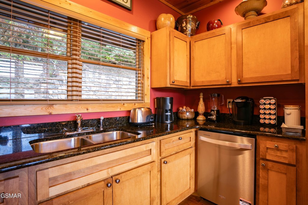 Sevierville, Tennessee, 37862, United States, 4 Bedrooms Bedrooms, ,5.5 BathroomsBathrooms,Residential,Forsale,1999464