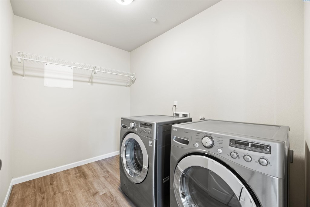 Richland, Washington, 99352, United States, 4 Bedrooms Bedrooms, ,2.5 BathroomsBathrooms,Residential,Forsale,1990696