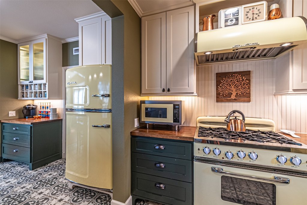 Navasota, Texas, 77868, United States, 4 Bedrooms Bedrooms, ,4.5 BathroomsBathrooms,Residential,Forsale,1973414