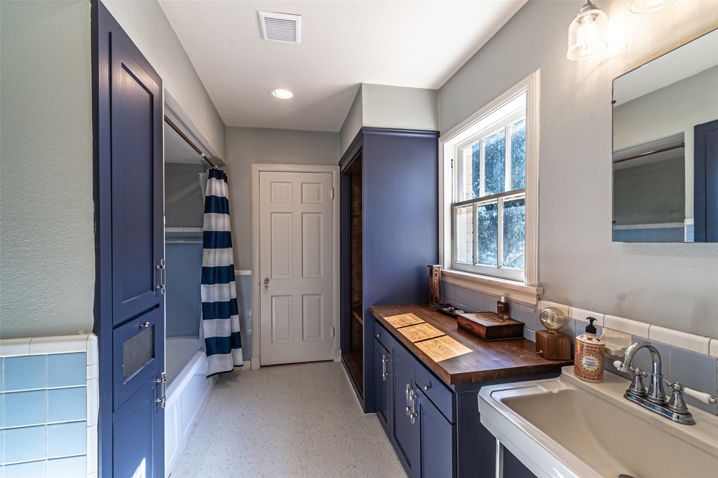 Navasota, Texas, 77868, United States, 4 Bedrooms Bedrooms, ,4.5 BathroomsBathrooms,Residential,Forsale,1973414