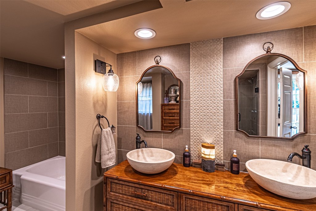 Navasota, Texas, 77868, United States, 4 Bedrooms Bedrooms, ,4.5 BathroomsBathrooms,Residential,Forsale,1973414