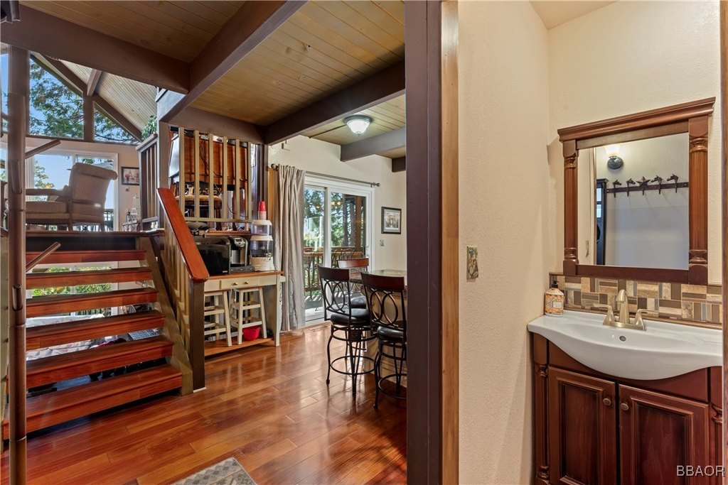 Lake Arrowhead, California, 92352, United States, 4 Bedrooms Bedrooms, ,5 BathroomsBathrooms,Residential,Forsale,1968450