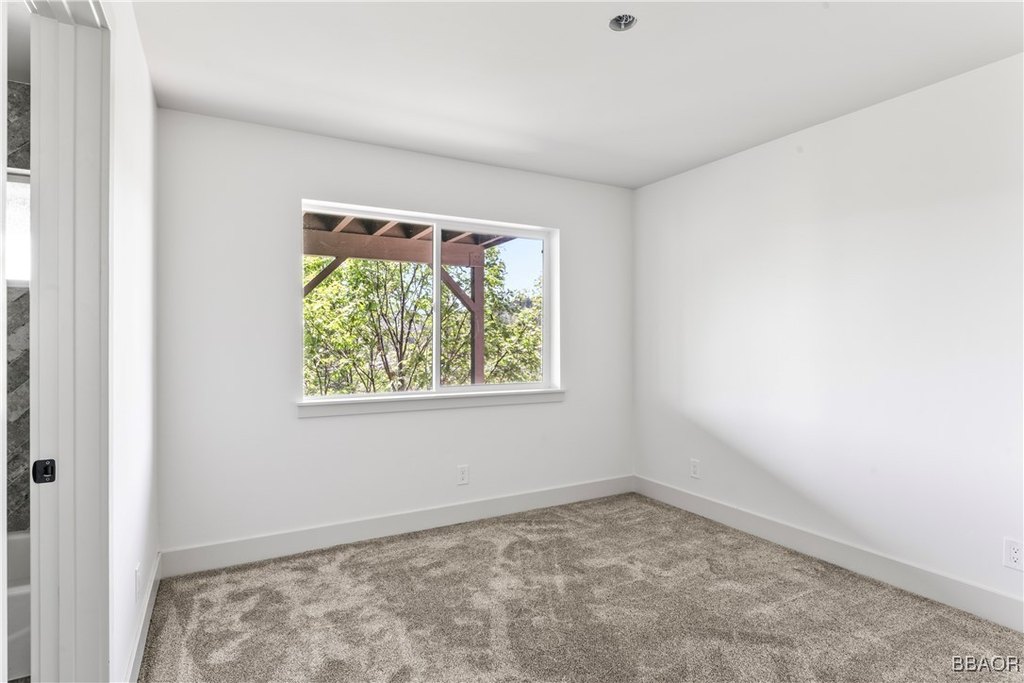 Lake Arrowhead, California, 92352, United States, 3 Bedrooms Bedrooms, ,4 BathroomsBathrooms,Residential,Forsale,1886286