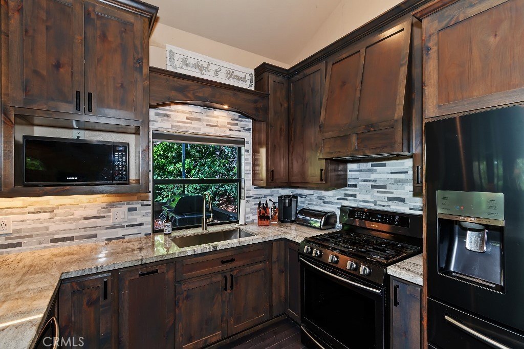 Lake Arrowhead, California, 92352, United States, 3 Bedrooms Bedrooms, ,2 BathroomsBathrooms,Residential,Forsale,2013215