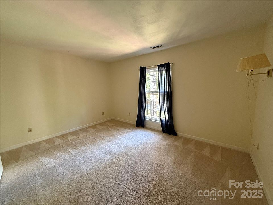 Lancaster, South Carolina, 29720, United States, 5 Bedrooms Bedrooms, ,4 BathroomsBathrooms,Residential,Forsale,1985968