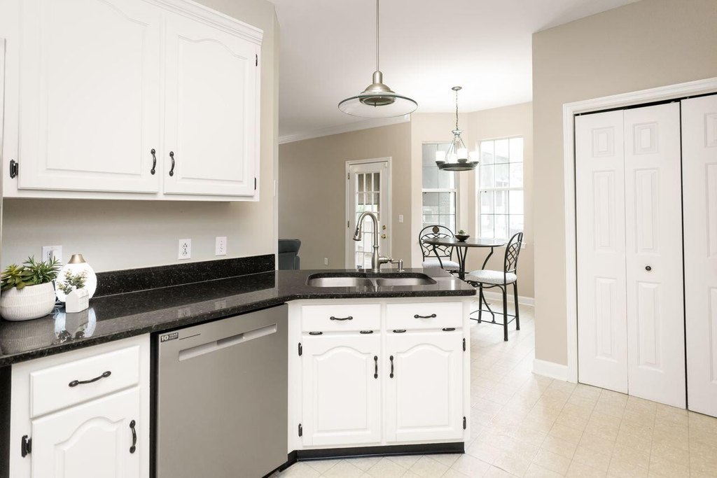 Signal Mountain, Tennessee, 37377, United States, 4 Bedrooms Bedrooms, ,2.5 BathroomsBathrooms,Residential,Forsale,1946776