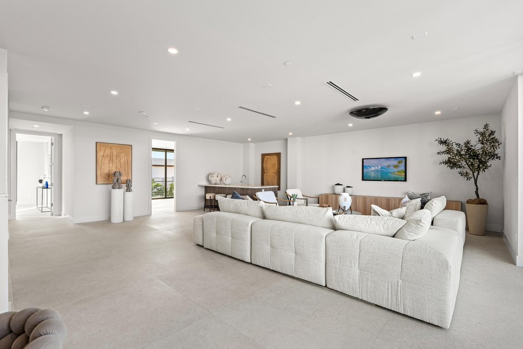 Delray Beach, Florida, 33483, United States, 5 Bedrooms Bedrooms, ,5.5 BathroomsBathrooms,Residential,Forsale,2009891