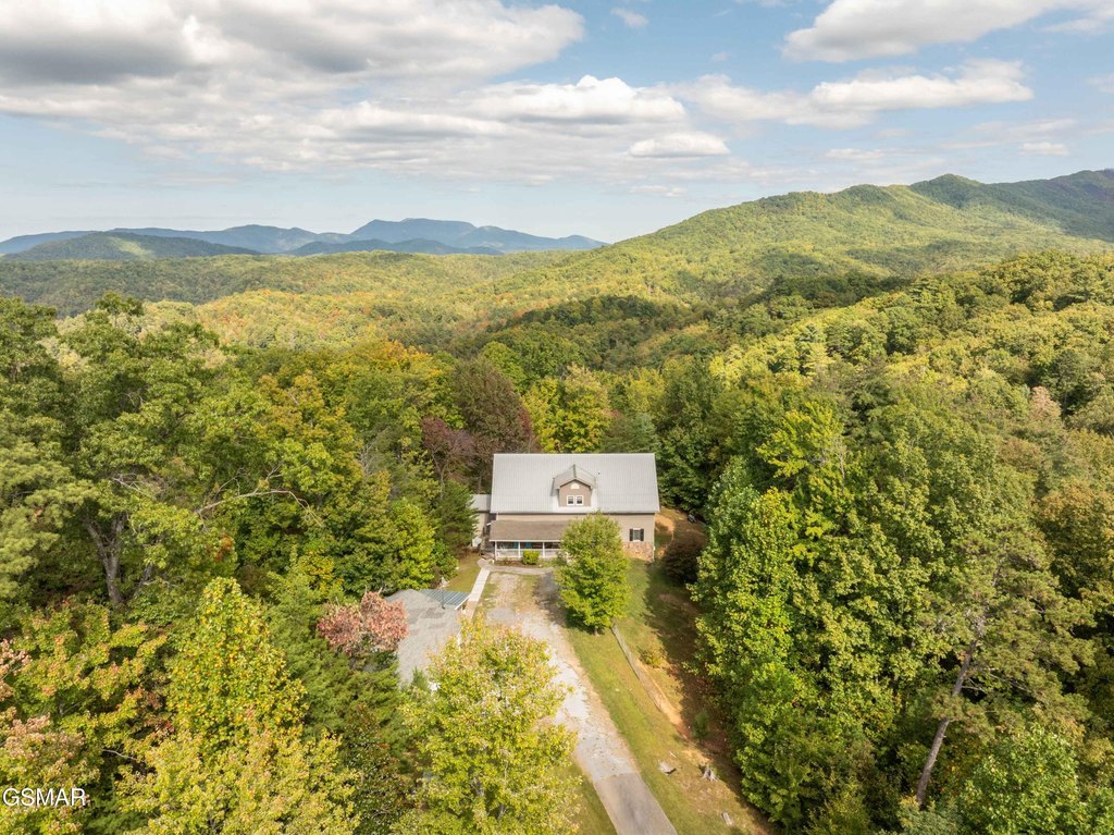 Sevierville, Tennessee, 37876, United States, 4 Bedrooms Bedrooms, ,2.5 BathroomsBathrooms,Residential,Forsale,1999448