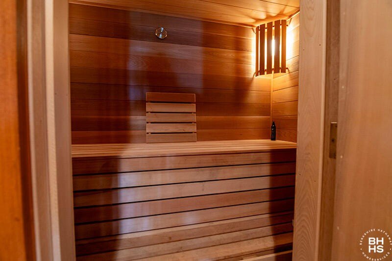 Saranac Lake, New York, 12983, United States, 7 Bedrooms Bedrooms, ,5 BathroomsBathrooms,Residential,Forsale,1999417