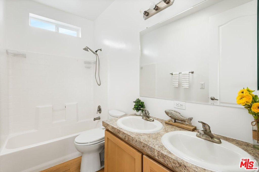 Malibu, California, 90265, United States, 4 Bedrooms Bedrooms, ,2.5 BathroomsBathrooms,Residential,Forsale,1922150