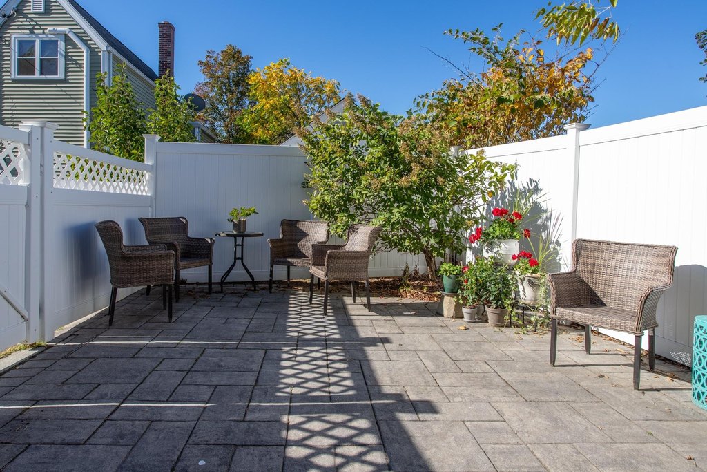 Portsmouth, New Hampshire, 03801, United States, 3 Bedrooms Bedrooms, ,2 BathroomsBathrooms,Residential,Forsale,2002416