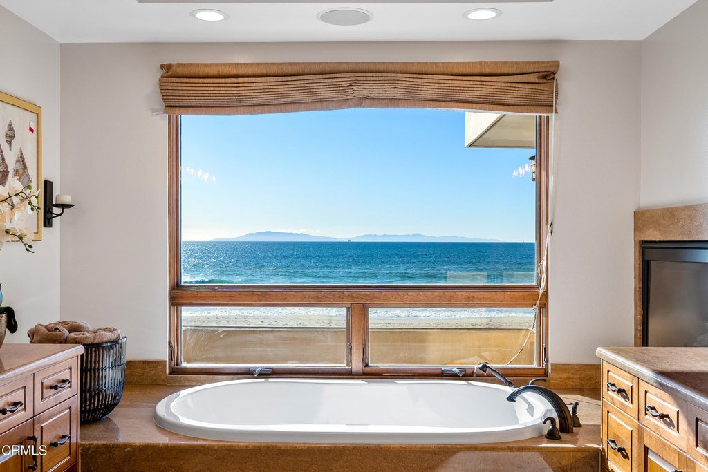 Oxnard, California, 93035, United States, 5 Bedrooms Bedrooms, ,4.5 BathroomsBathrooms,Residential,Forsale,2004315