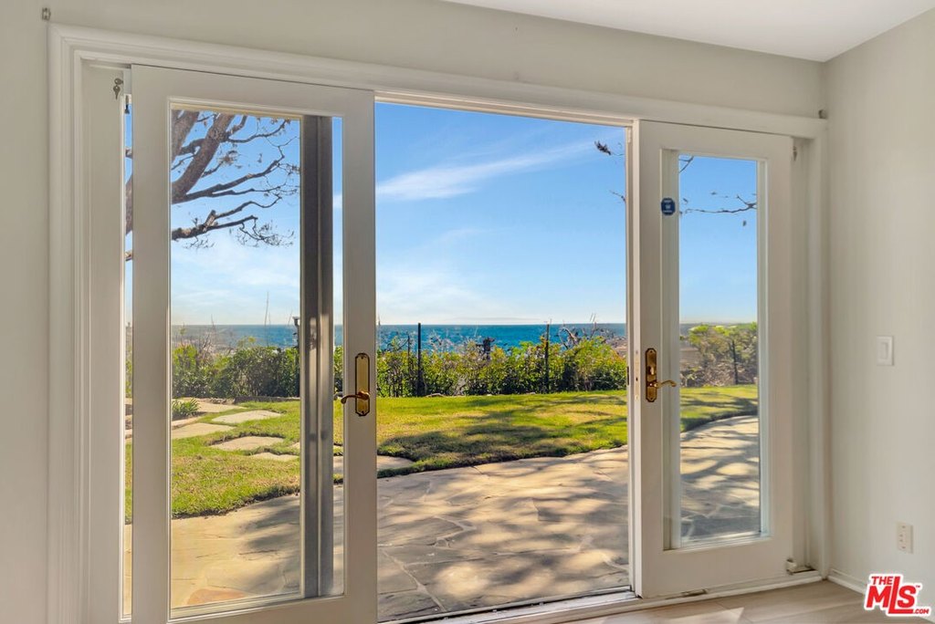 Malibu, California, 90265, United States, 4 Bedrooms Bedrooms, ,3 BathroomsBathrooms,Residential,Forsale,2009629