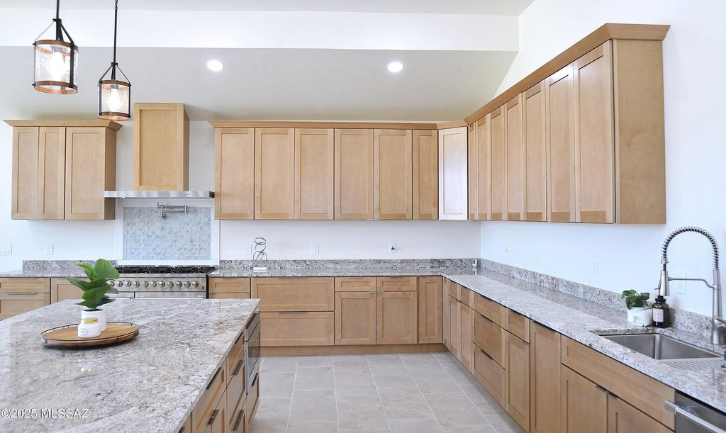 Tucson, Arizona, 85719, United States, 4 Bedrooms Bedrooms, ,5 BathroomsBathrooms,Residential,Forsale,1990105