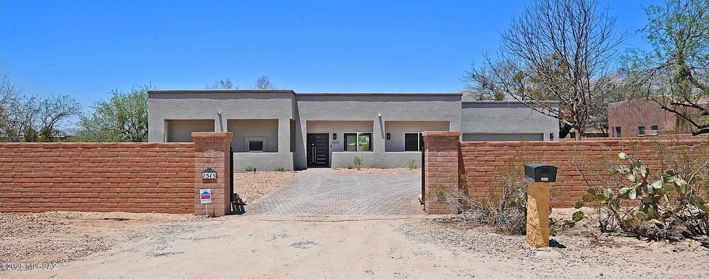 Tucson, Arizona, 85719, United States, 4 Bedrooms Bedrooms, ,5 BathroomsBathrooms,Residential,Forsale,1990105