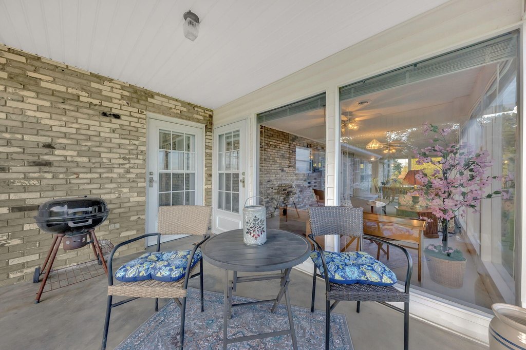 Sneedville, Tennessee, 37869, United States, 4 Bedrooms Bedrooms, ,3 BathroomsBathrooms,Residential,Forsale,1988736