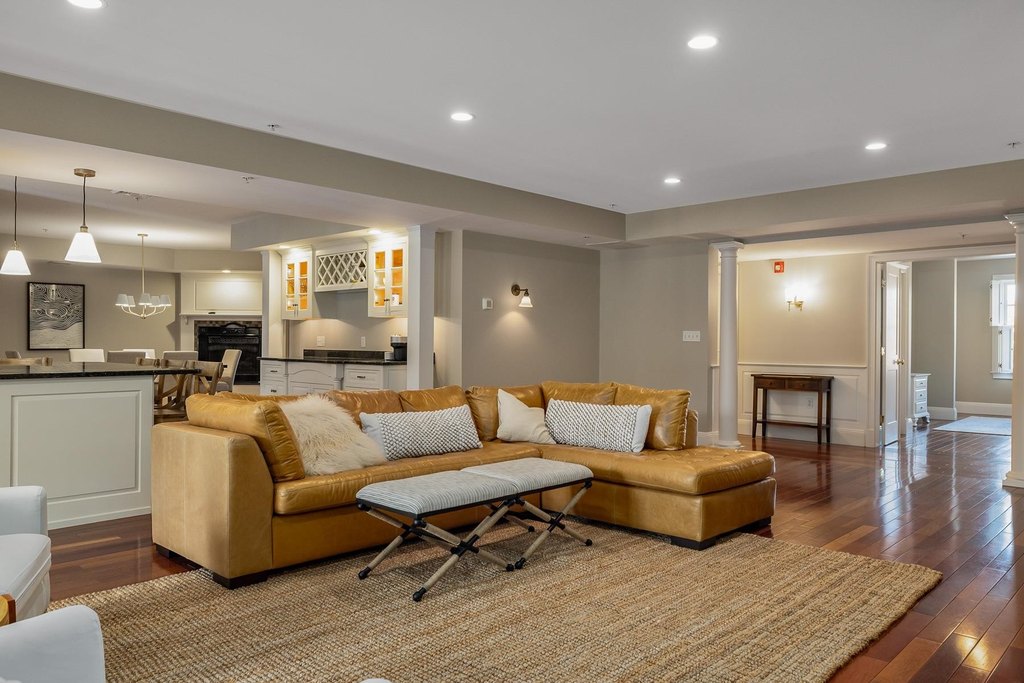 Portsmouth, New Hampshire, 03801, United States, 8 Bedrooms Bedrooms, ,8.5 BathroomsBathrooms,Residential,Forsale,2002395