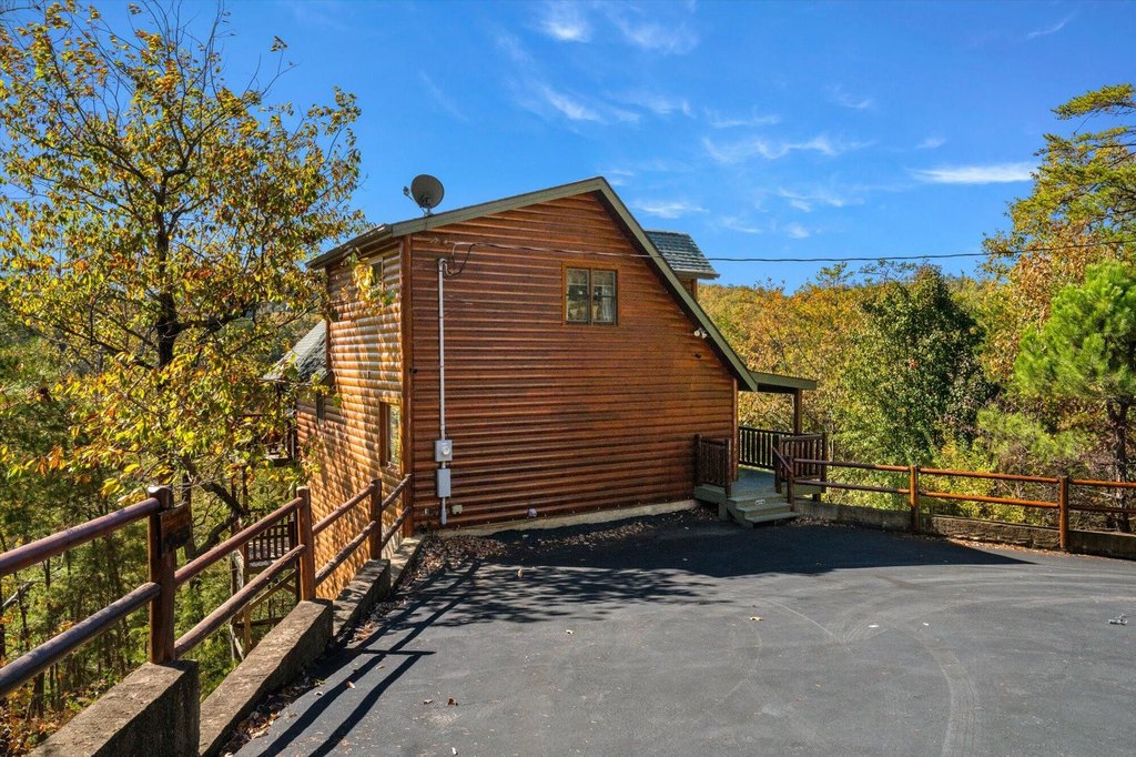 Sevierville, Tennessee, 37862, United States, 3 Bedrooms Bedrooms, ,3 BathroomsBathrooms,Residential,Forsale,1988739