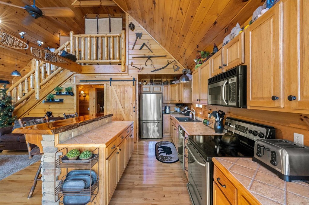 Sevierville, Tennessee, 37862, United States, 3 Bedrooms Bedrooms, ,3 BathroomsBathrooms,Residential,Forsale,1988739