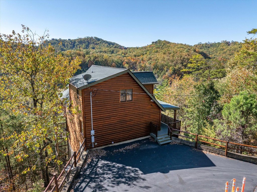 Sevierville, Tennessee, 37862, United States, 3 Bedrooms Bedrooms, ,3 BathroomsBathrooms,Residential,Forsale,1988739