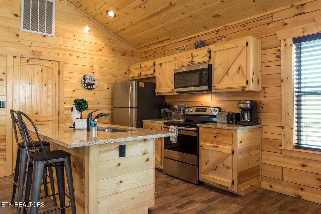 Gatlinburg, Tennessee, 37738, United States, 4 Bedrooms Bedrooms, ,4 BathroomsBathrooms,Residential,Forsale,1910238