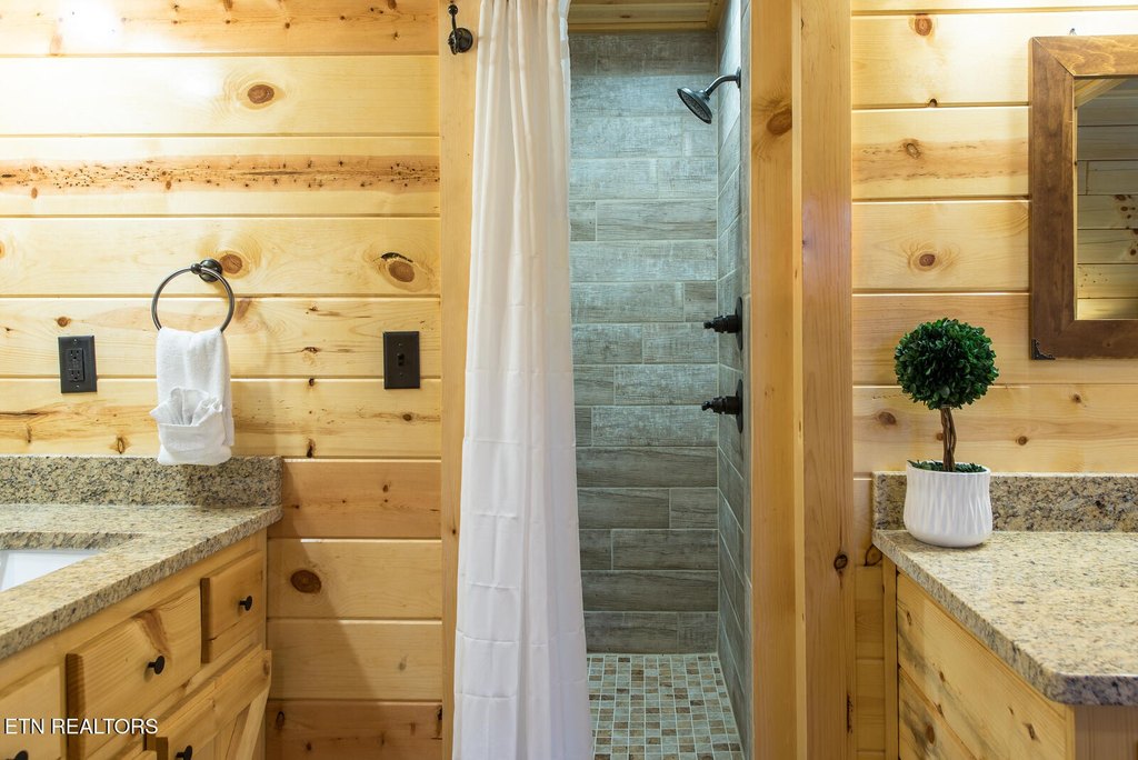 Gatlinburg, Tennessee, 37738, United States, 4 Bedrooms Bedrooms, ,4 BathroomsBathrooms,Residential,Forsale,1910238